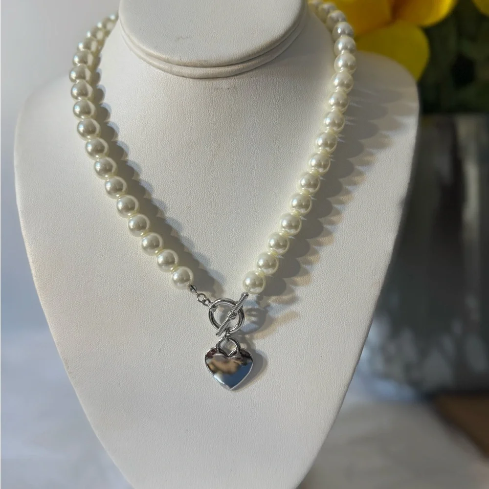BLACK CLOVER NECKLACE